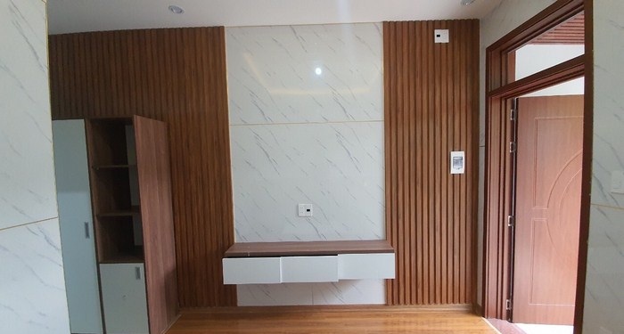lam nhựa giả gỗ ốp tường