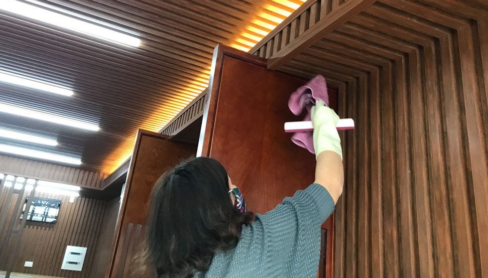 lam nhựa giả gỗ ốp tường