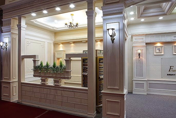 phào chỉ cửa trước